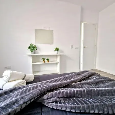 Atico Moderno Cerca De La Playa Apartman